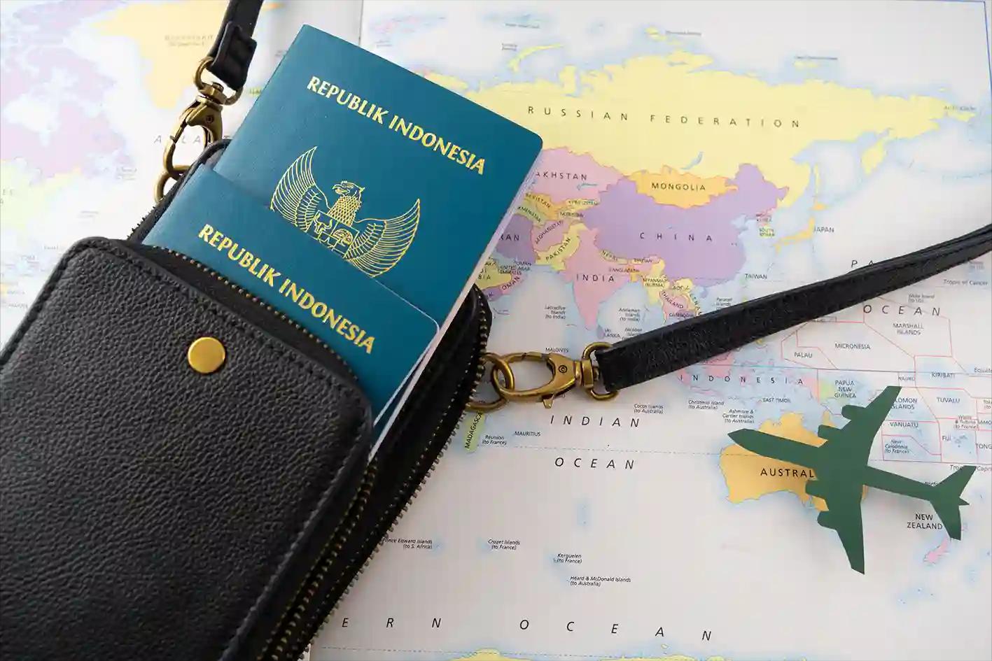 Mau Liburan ke Luar Negeri? Cek Dulu Persyaratan Bikin Paspor Ini!