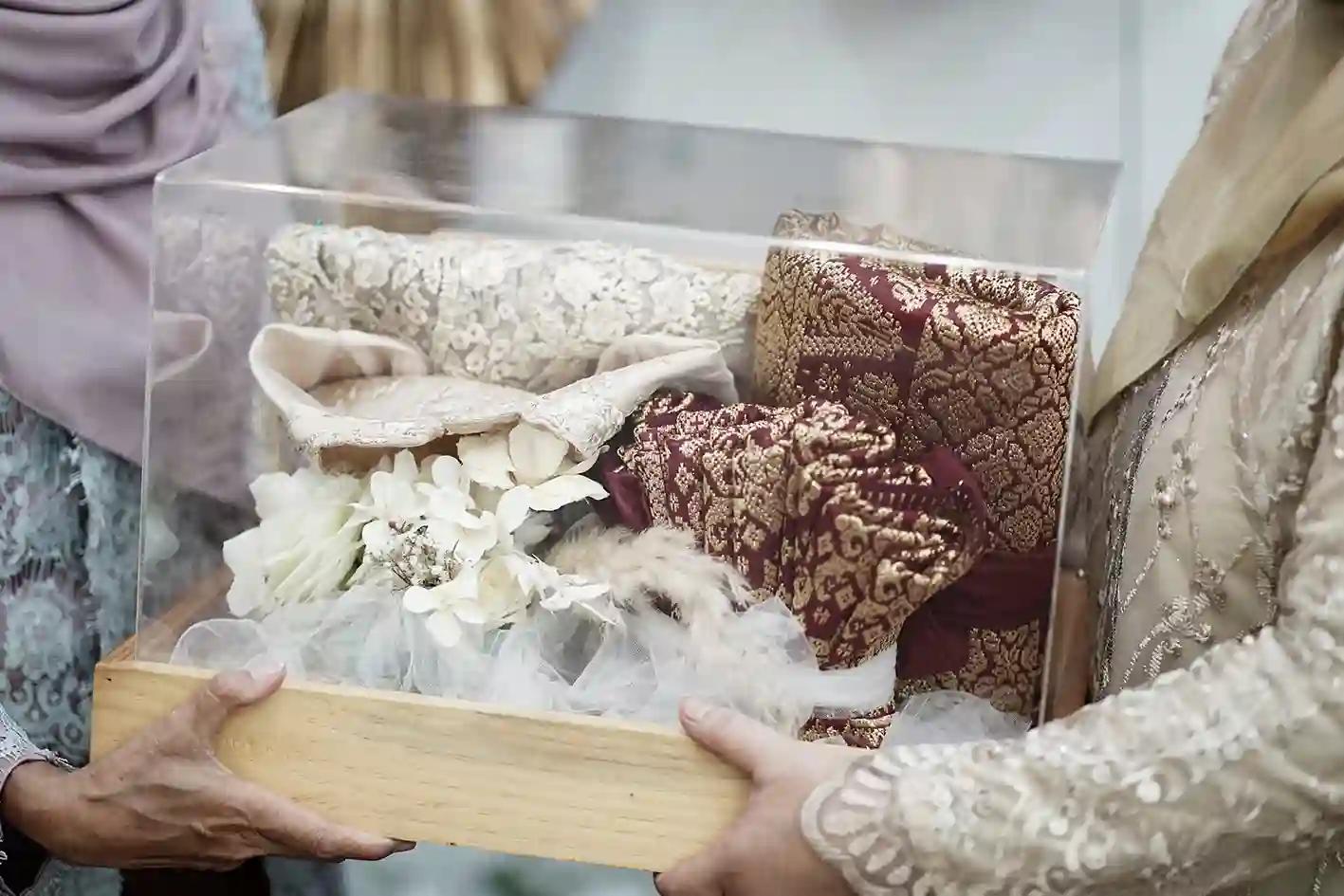 7 Daftar Seserahan Pernikahan Terlengkap 2026 dari Wajib sampai Opsional